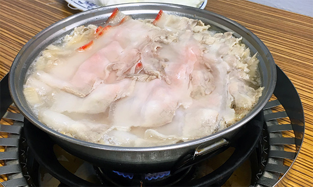 台湾の台北にある名店「長白小館」の酸菜白肉鍋