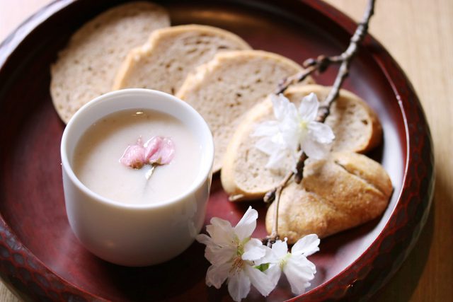 【清明】桜甘酒と酒粕パン：発酵ワクワク大使の二十四節気レシピ