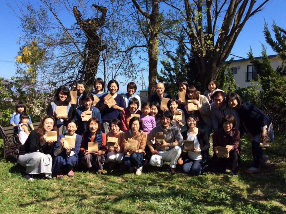 The group shot in Masako's garden. Everyone is holding freshly made Koji in the camp.