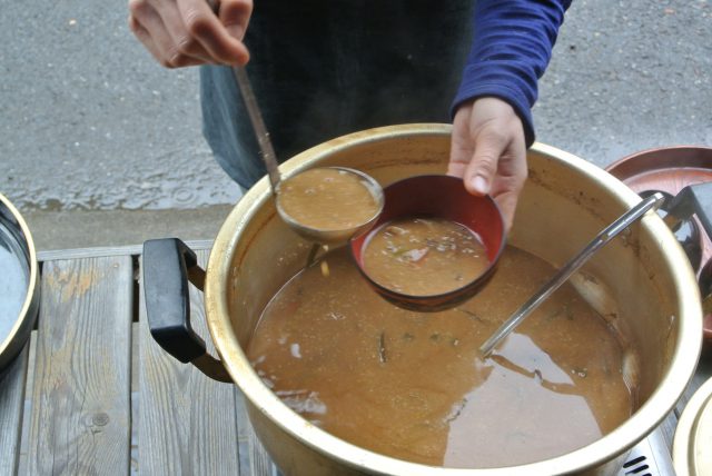 Miso soup containing an abundant amount of sake less definitely warms you up on a chilly day.