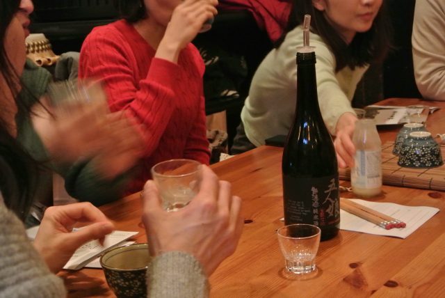 We were also lucky to have a taste of “Shibbota Manma”, the simply squeezed, unfiltered raw sake version of “Gonin Musume”, which is only available as a seasonal limited offer.