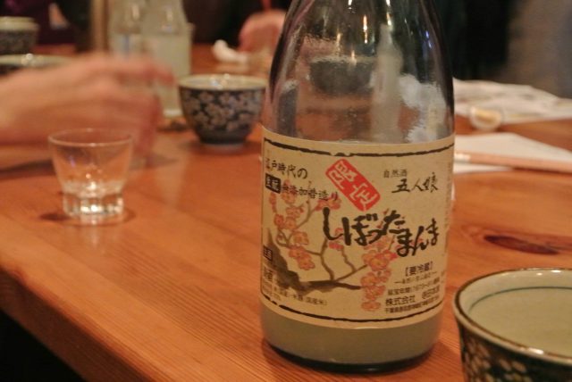 We were also lucky to have a taste of “Shibbota Manma”, the simply squeezed, unfiltered raw sake version of “Gonin Musume”, which is only available as a seasonal limited offer.