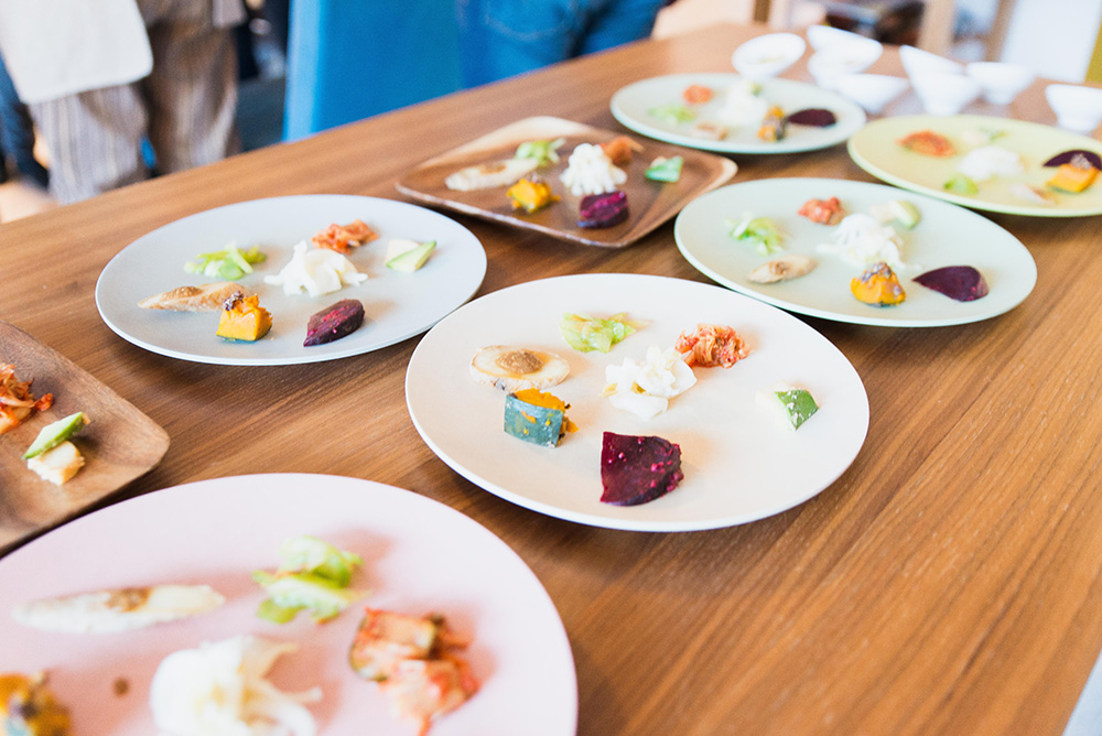 小豆味噌で作る南瓜のいとこ煮、白人参の杏味噌和え、根菜の味噌粕漬け、白菜のべったら風、ヴィーガンキムチ、ビーツの味噌煮、セロリの杏味醂和え、水キムチ