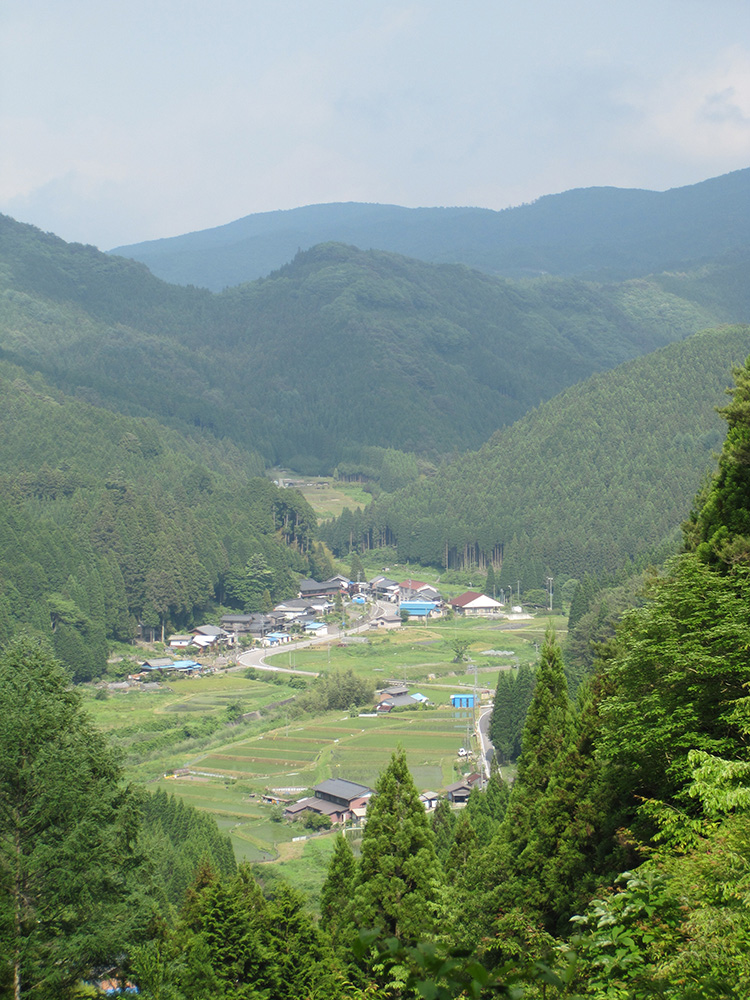 愛知県の奥三河、足助町の山あいの集落