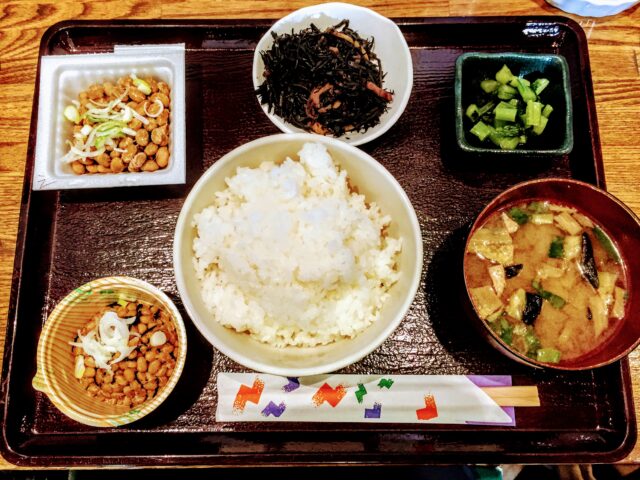 the Natto Tabehoudai Teishoku (All-You-Can-Eat Set)