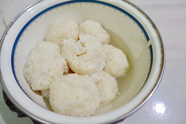 麹ともち米だけで作るインドネシアの発酵スイーツ「タペクタン（tape ketan）」