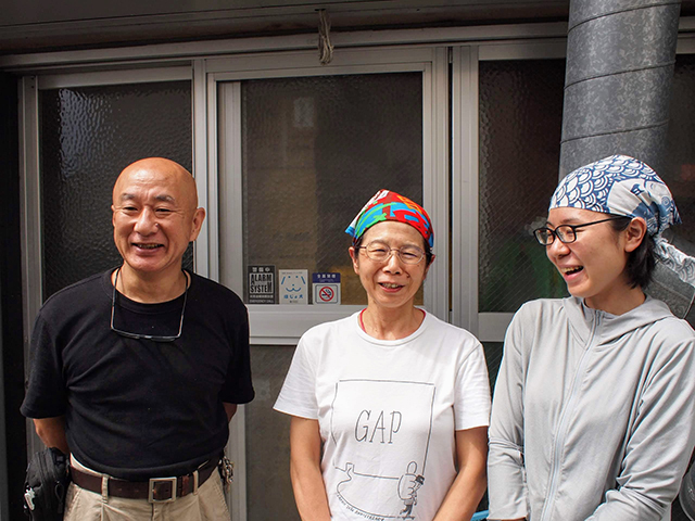 タイコウ代表で目利きの稲葉さん（左）、神澤さん（中央）、料理人からかつお節業界に転向した大塚さん（右）