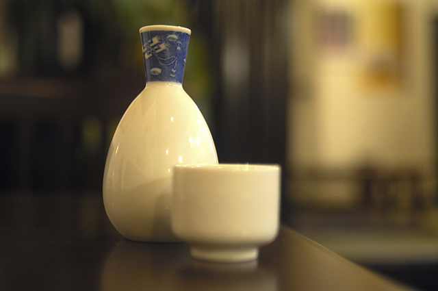 では、古くなった日本酒はどうなるの？腐らないの？いつまでおいしく飲めるの？
