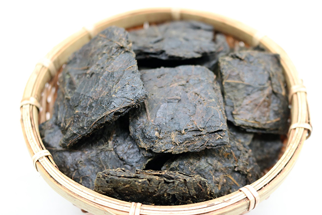 飲んでも食べてもおいしい。茶粥のために作られた土佐の「碁石茶」【四国に伝わる伝統、後発酵茶をめぐる旅 VOL.03】 - haccola  発酵ライフを楽しむ「ハッコラ」