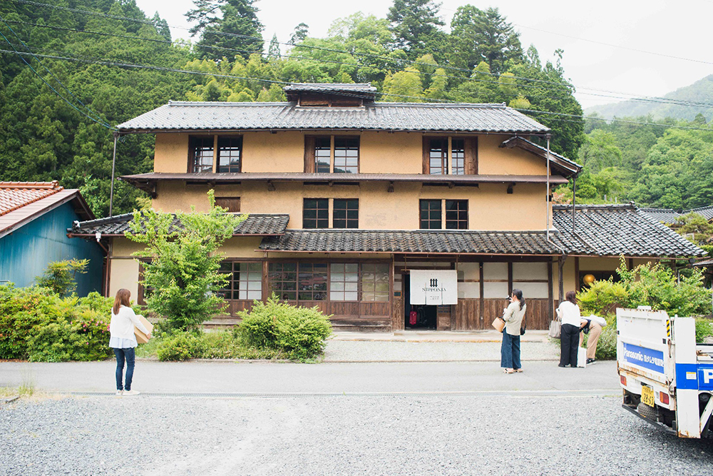 築180年の養蚕農家を再生した古民家、大屋大杉の外観