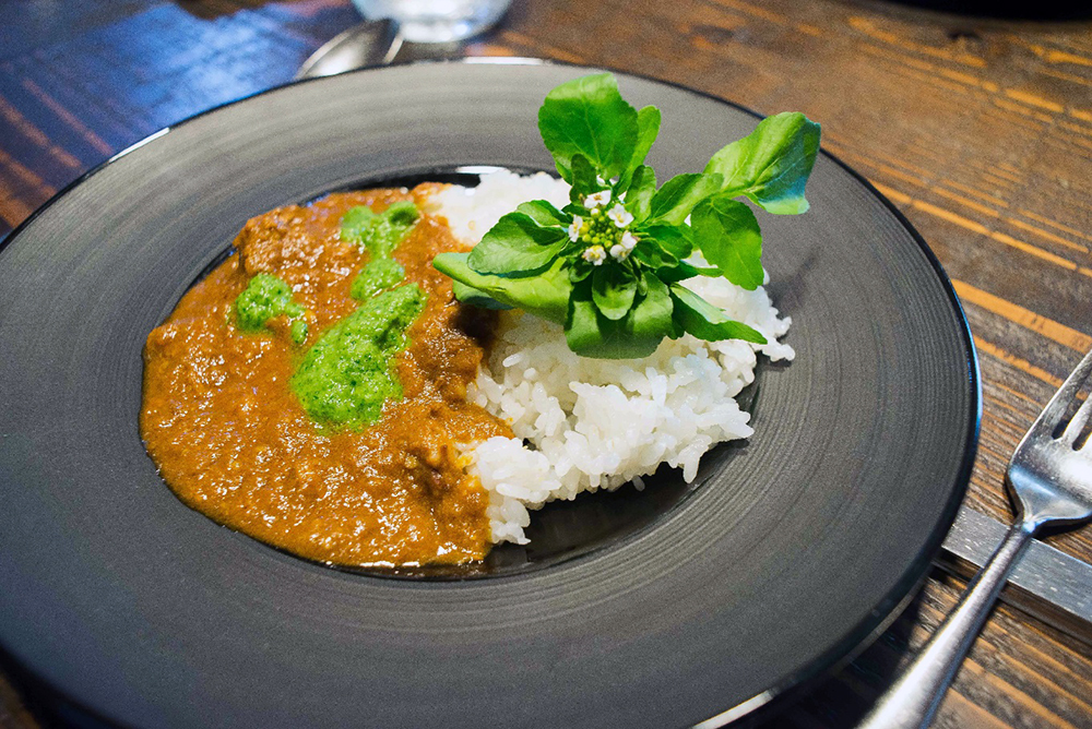 Curry with watercress sauce. Watercress grows in clusters in Tajima area. It was so good that some got even second serving.